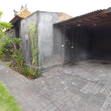 Transera Kirana Villas Seminyak Exterior photo